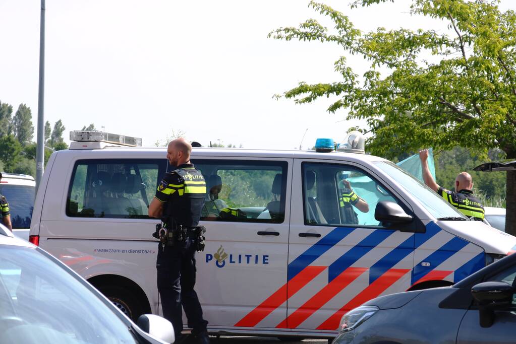 Overleden man in auto aangetroffen