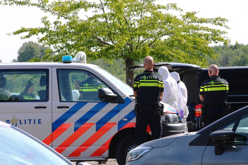 Overleden man in auto aangetroffen