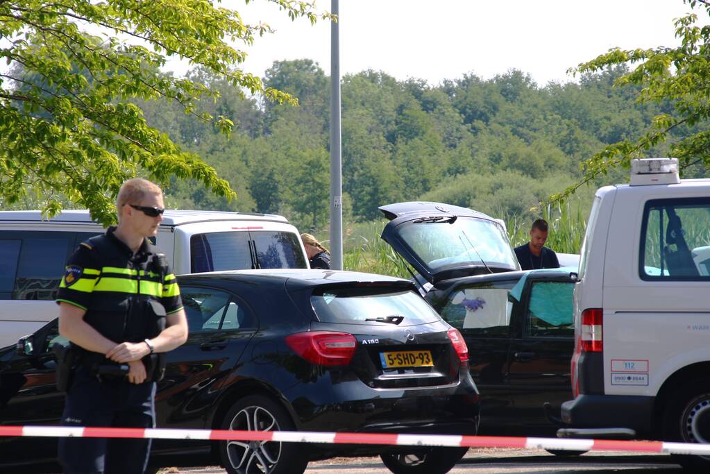 Overleden man in auto aangetroffen