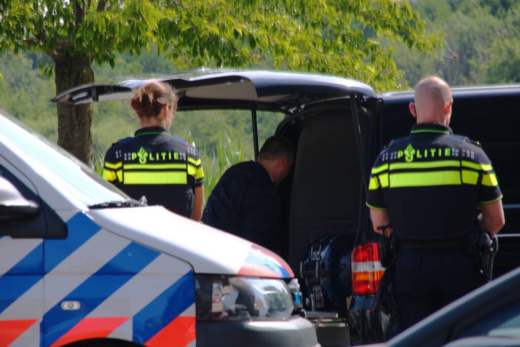 Overleden man in auto aangetroffen