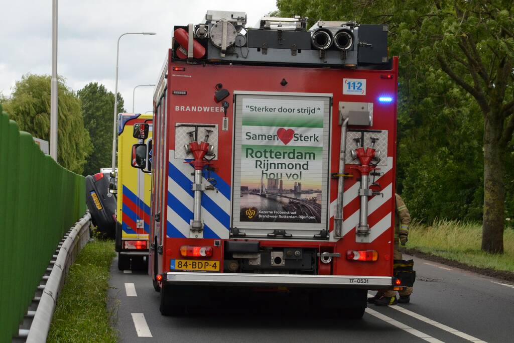 Twee gewonden bij ernstig frontale crash