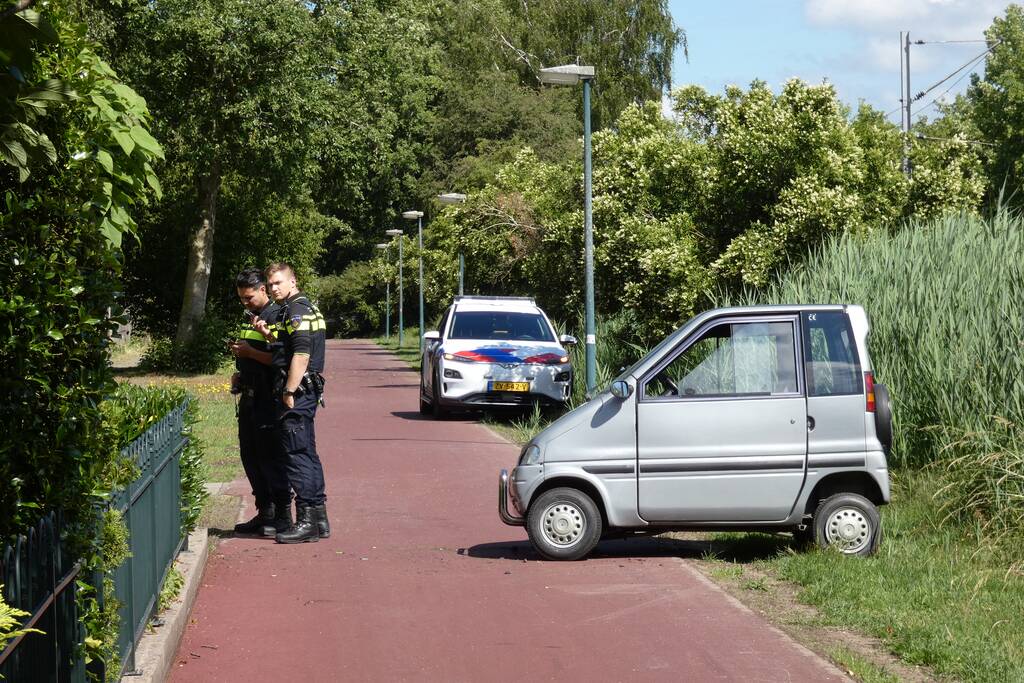 Bestuurder canta gewond na botsing op hekwerk