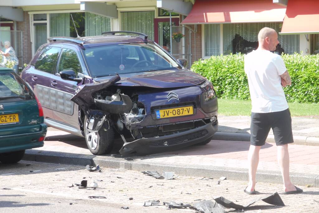 Veel schade na aanrijding