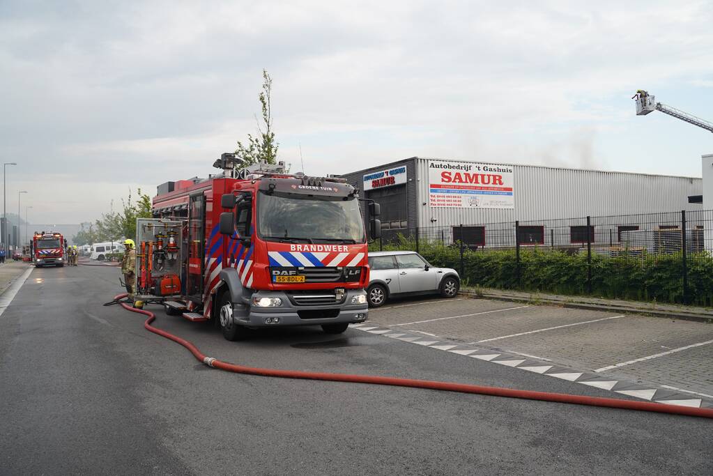 Grote brand in autobedrijf