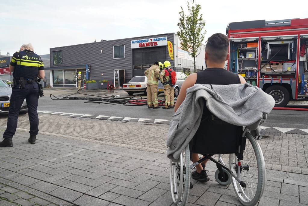 Grote brand in autobedrijf