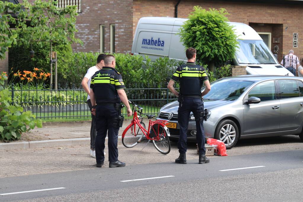 Kind op fiets gewond na aanrijding met auto