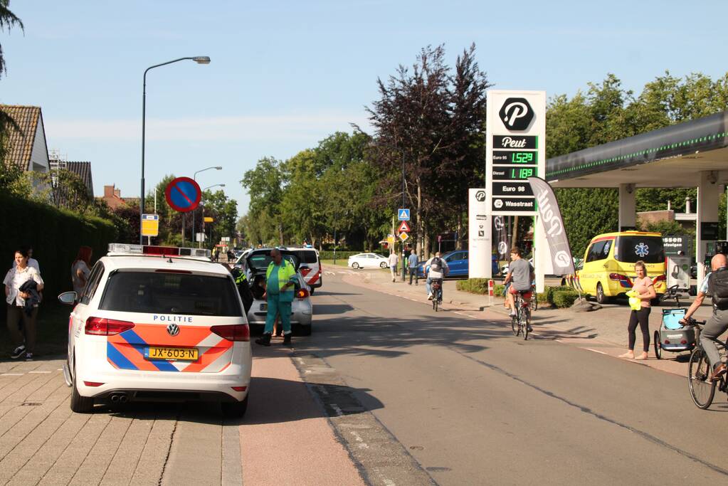 Fietsster gewond na aanrijding met auto