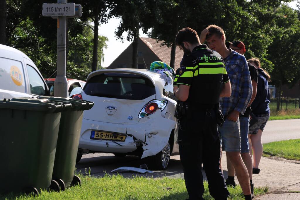 Aanrijding tussen auto en bus