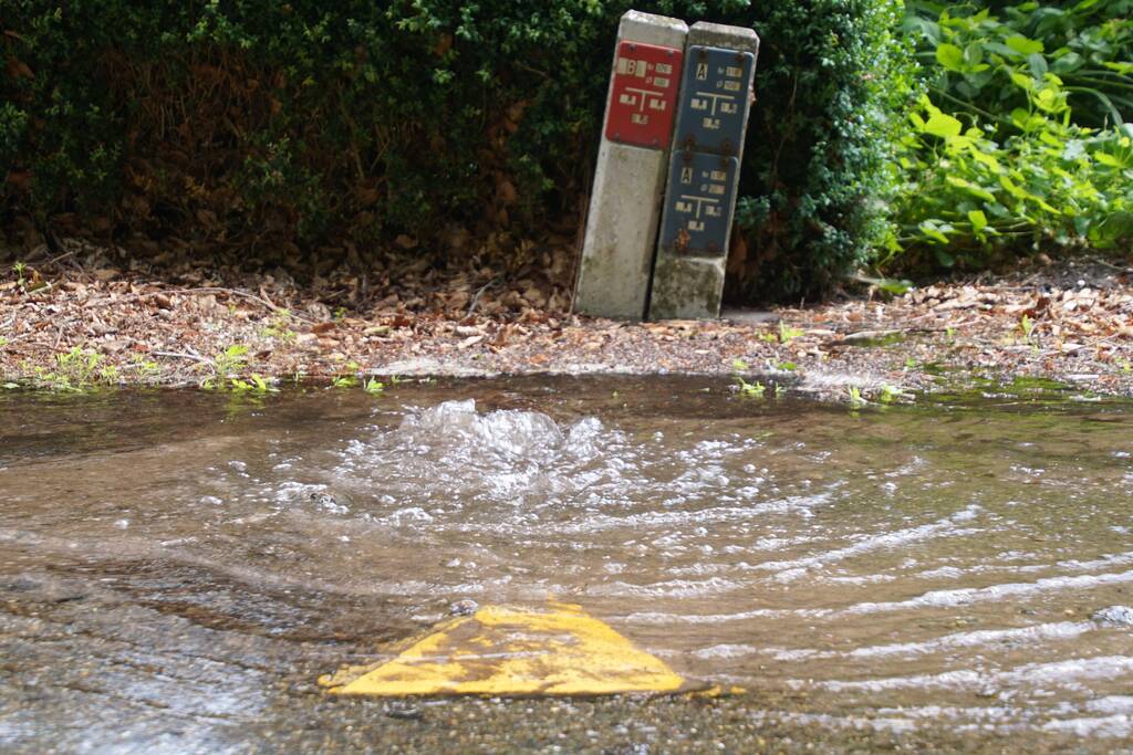 Waterleiding van de brandweer gesprongen