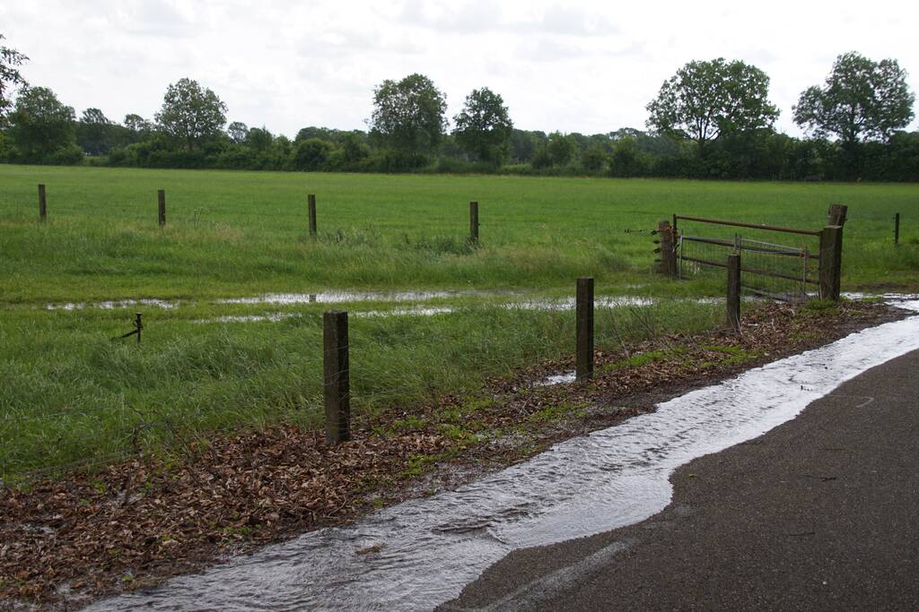 Waterleiding van de brandweer gesprongen