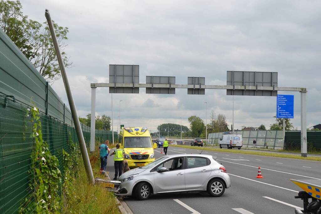 Gewonde en flinke schade na eenzijdige aanrijding