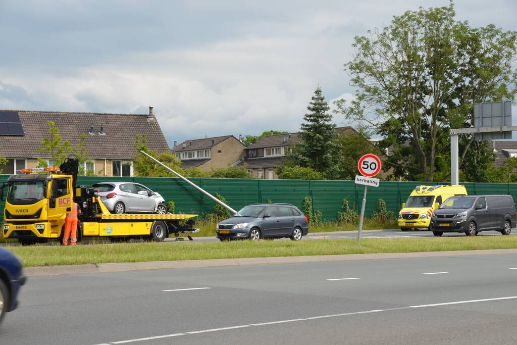 Gewonde en flinke schade na eenzijdige aanrijding