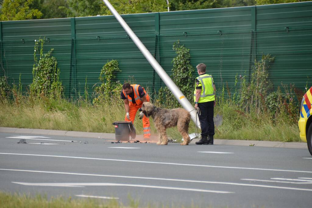 Gewonde en flinke schade na eenzijdige aanrijding