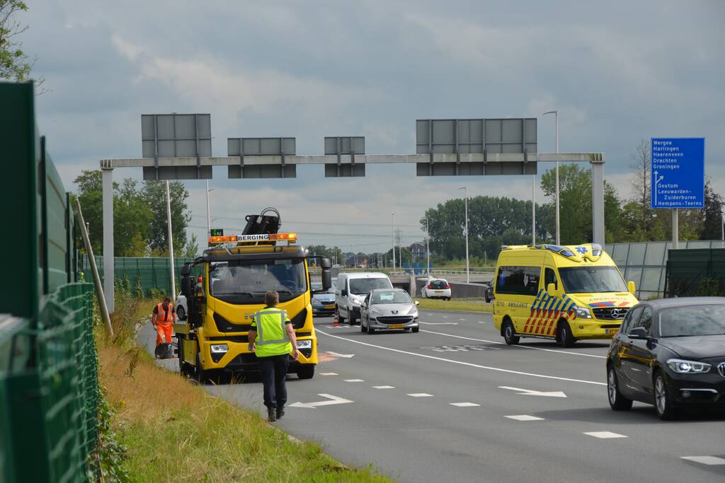 Gewonde en flinke schade na eenzijdige aanrijding