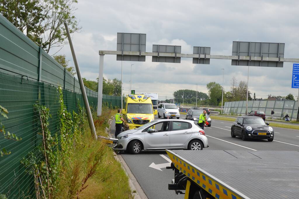 Gewonde en flinke schade na eenzijdige aanrijding