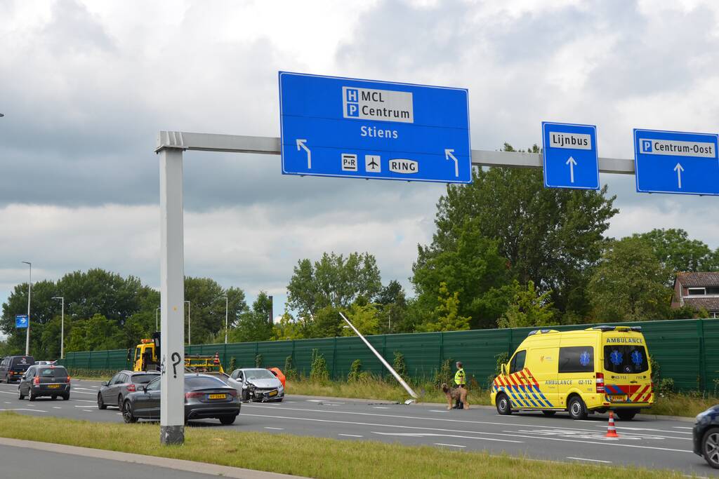 Gewonde en flinke schade na eenzijdige aanrijding