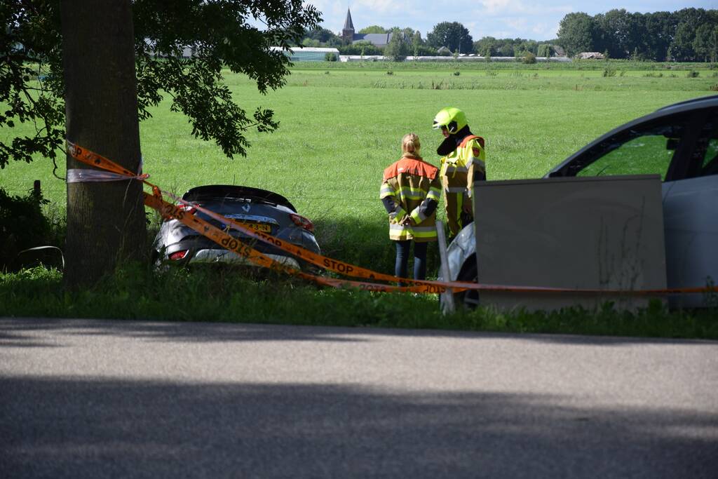 Auto belandt in sloot na ongeval