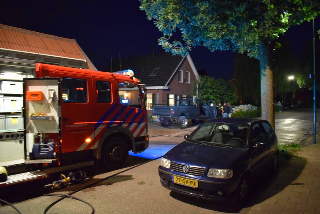 Jeep vliegt in brand tijdens tanken