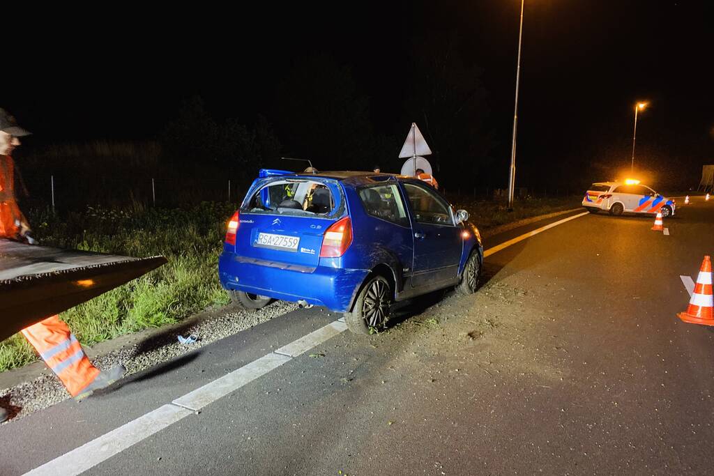 Automobilist vliegt uit bocht