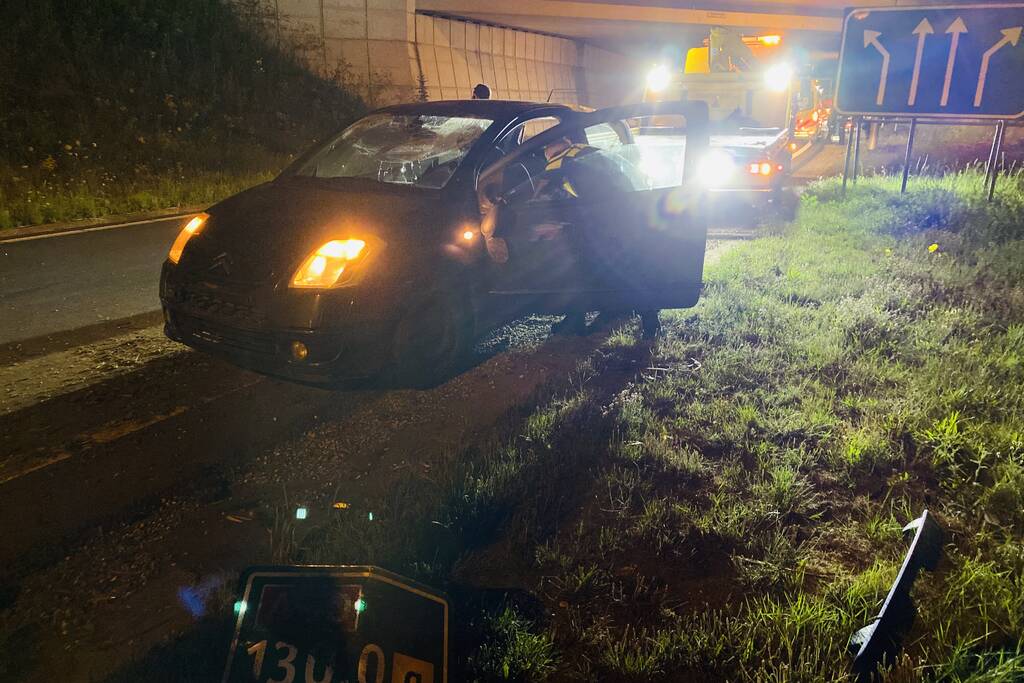 Automobilist vliegt uit bocht