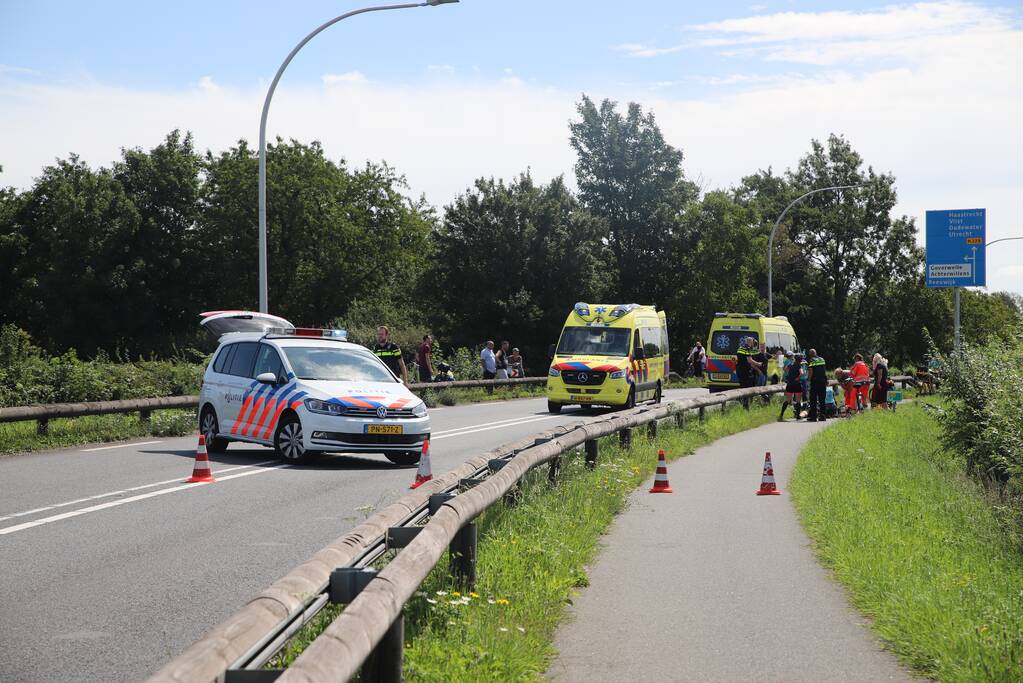 Traumahelikopter landt voor incident op fietspad