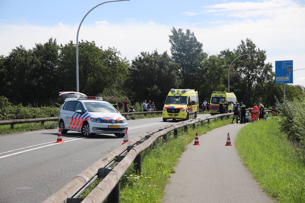 Traumahelikopter landt voor incident op fietspad