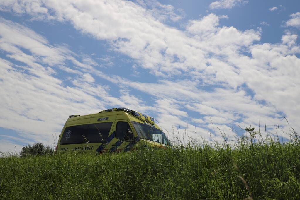 Traumahelikopter landt voor incident op fietspad