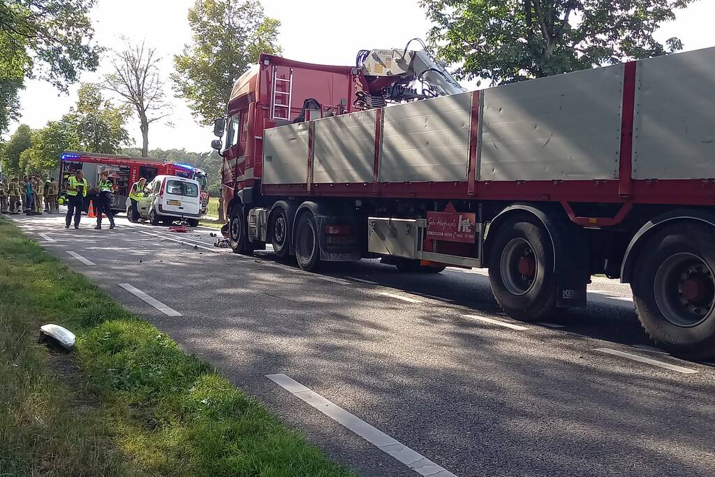 Dode en zwaargewonde bij frontale botsing