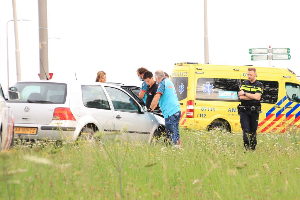 Forse schade bij aanrijding voor rotonde