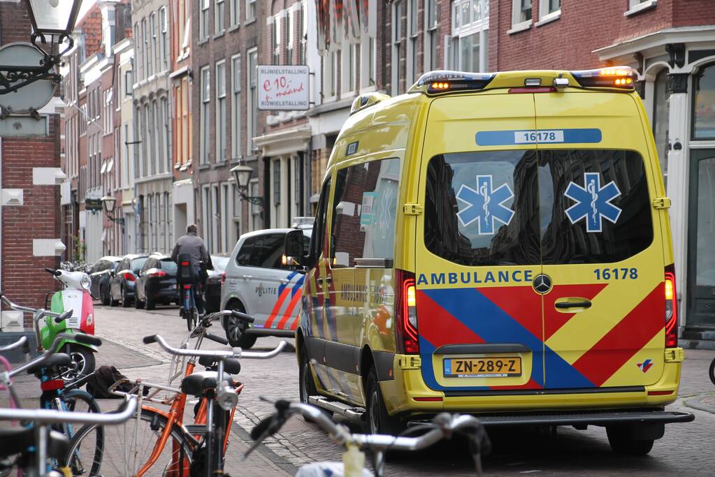 Scooterrijder naar ziekenhuis na harde val