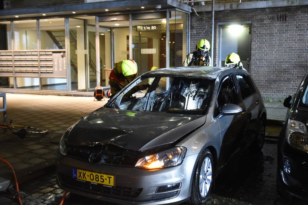 Auto verwoest door brand