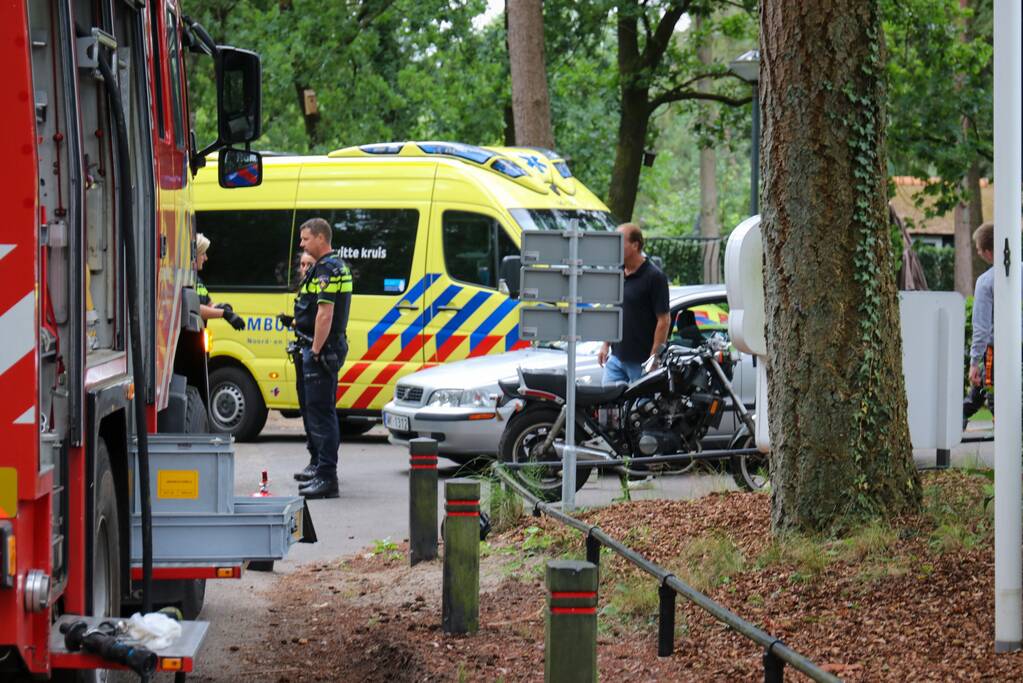 Motorrijder gewond na aanrijding met auto