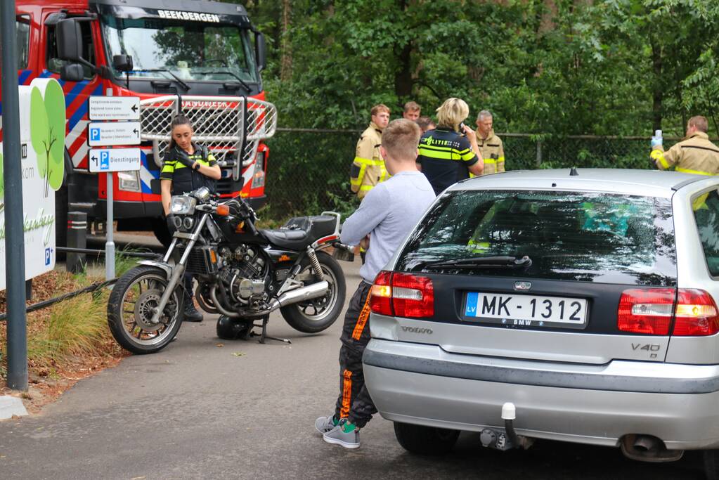 Motorrijder gewond na aanrijding met auto