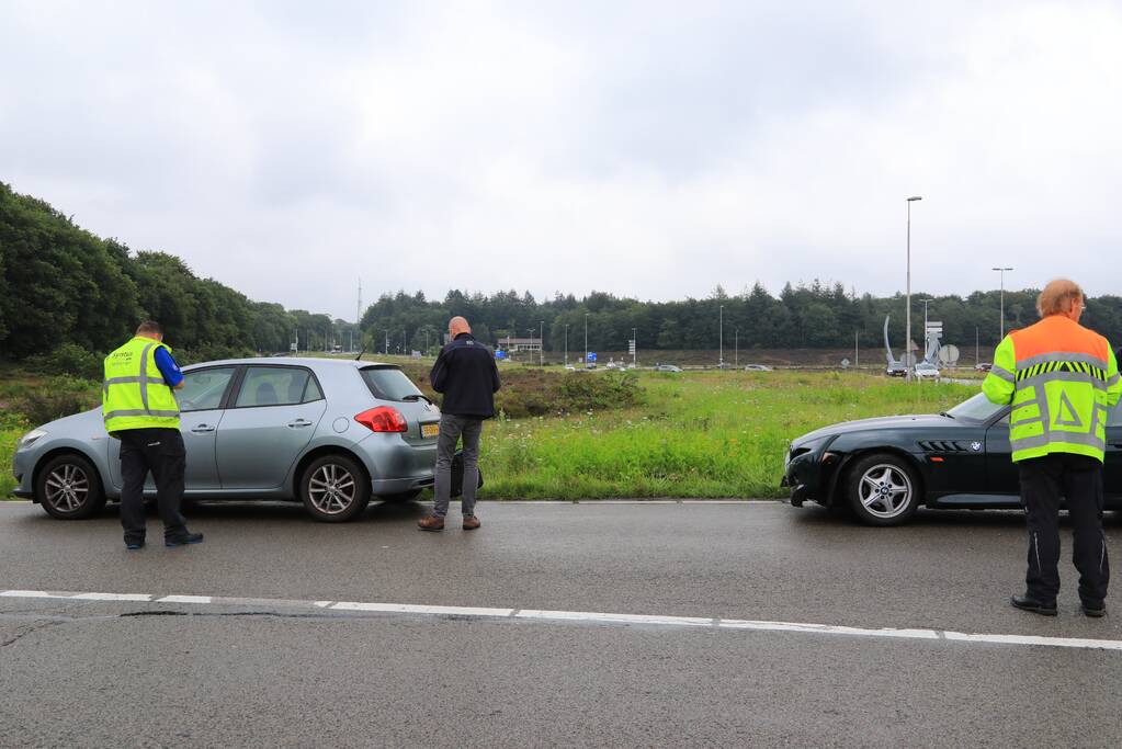 Schade na aanrijding tussen twee auto's