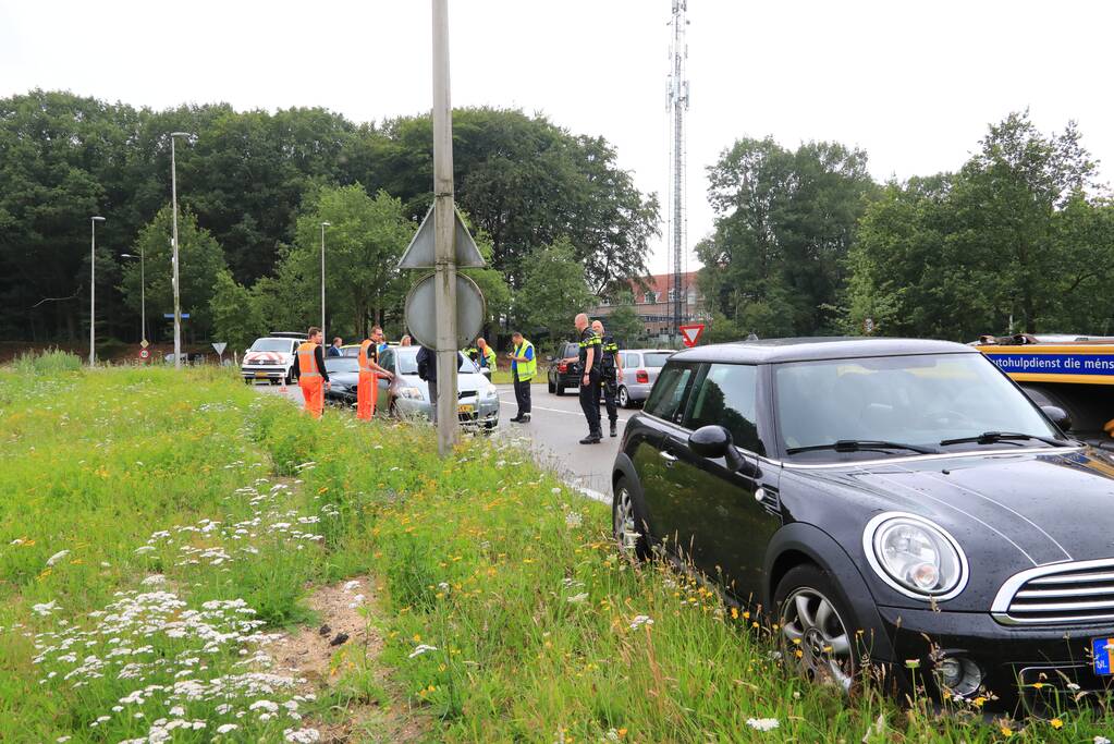 Schade na aanrijding tussen twee auto's