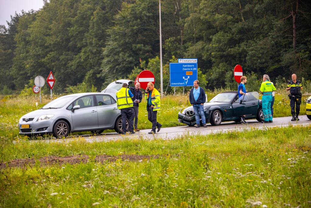 Schade na aanrijding tussen twee auto's