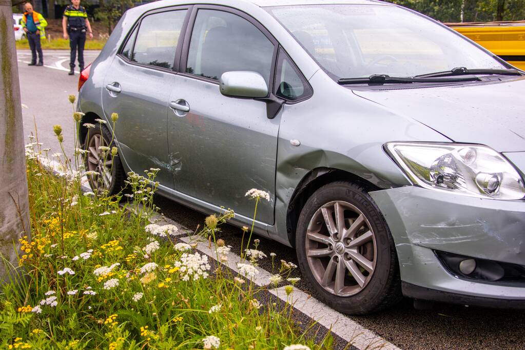 Schade na aanrijding tussen twee auto's