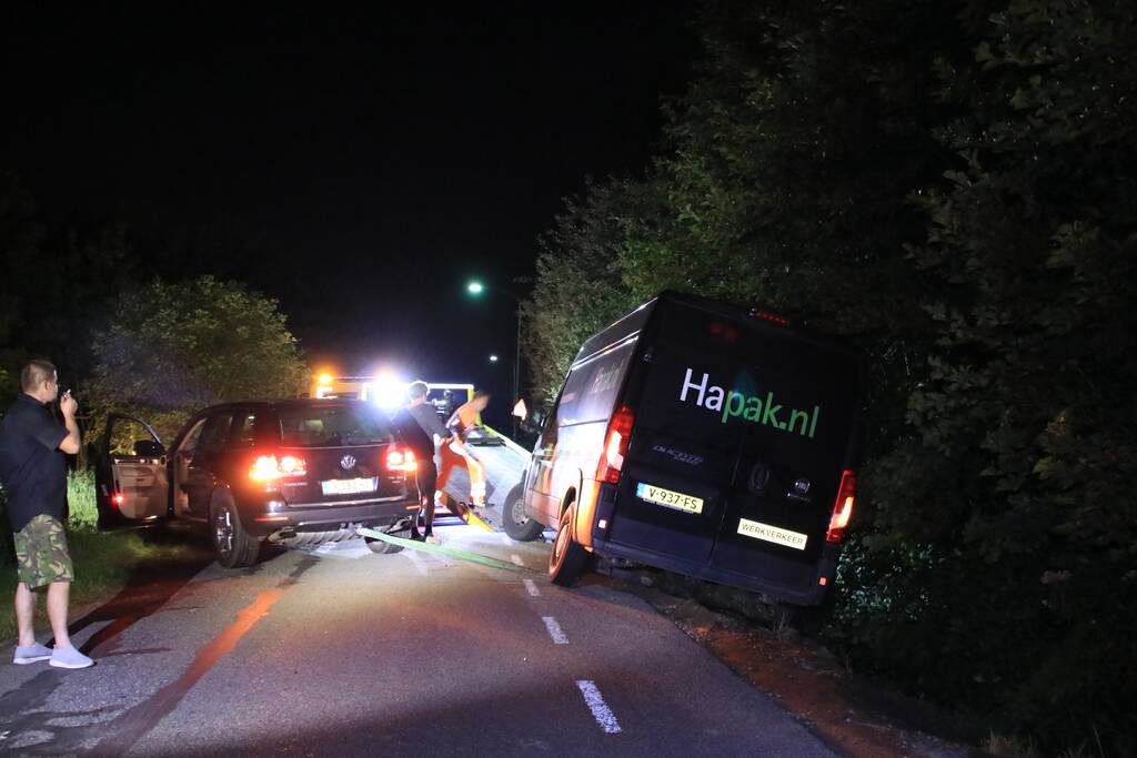 N224 bij Renswoude afgesloten wegens werkzaamheden, bestelbus in de sloot op alternatieve route