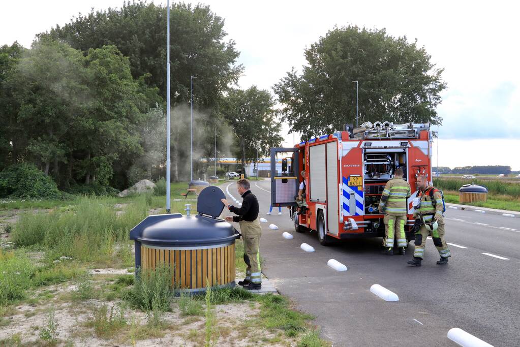 Brand in container met restafval bij Shell-tankstation