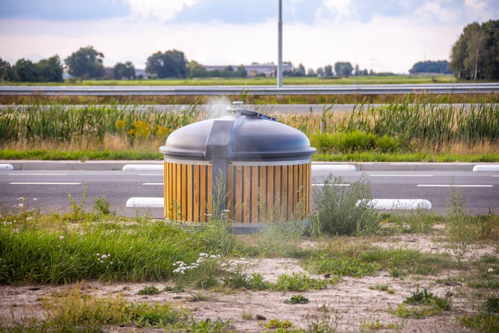 Brand in container met restafval bij Shell-tankstation