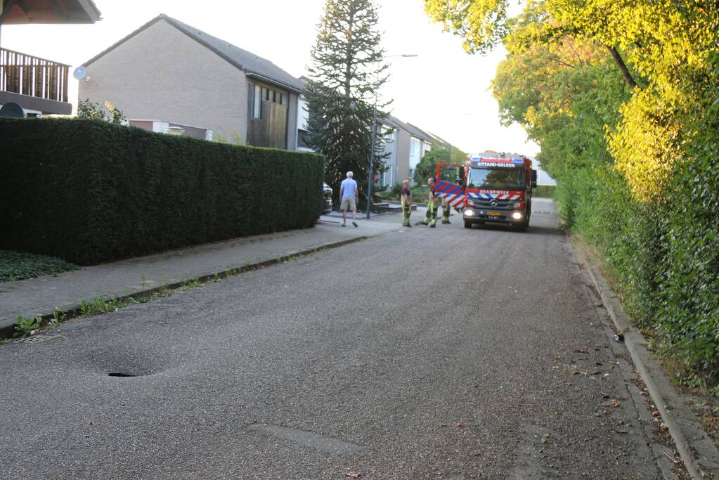 Onderzoek naar sinkhole in wegdek