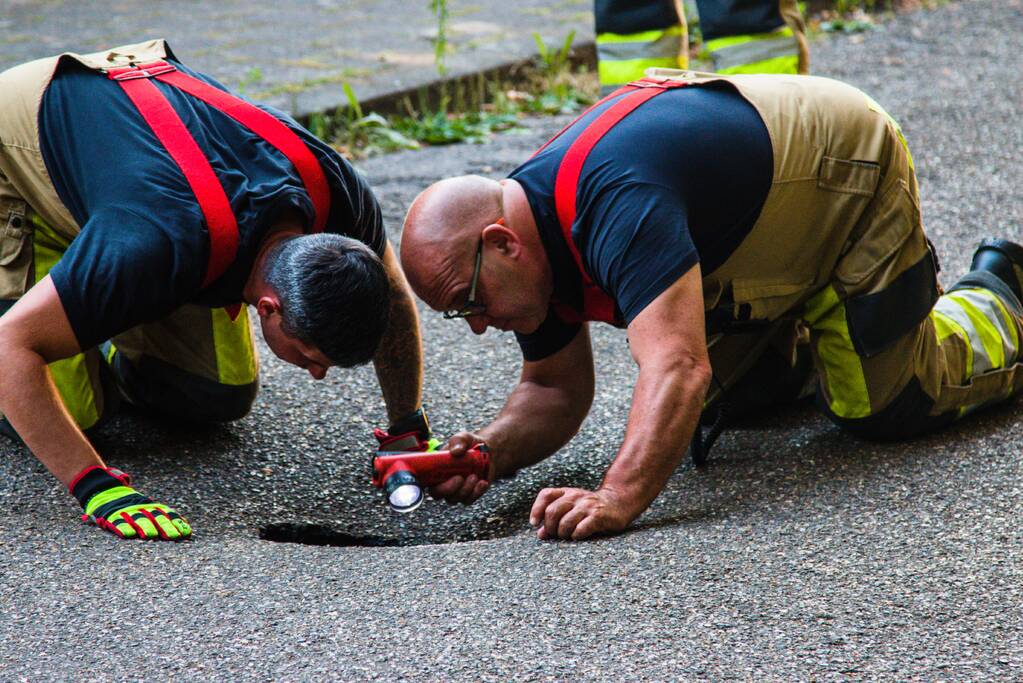 Onderzoek naar sinkhole in wegdek