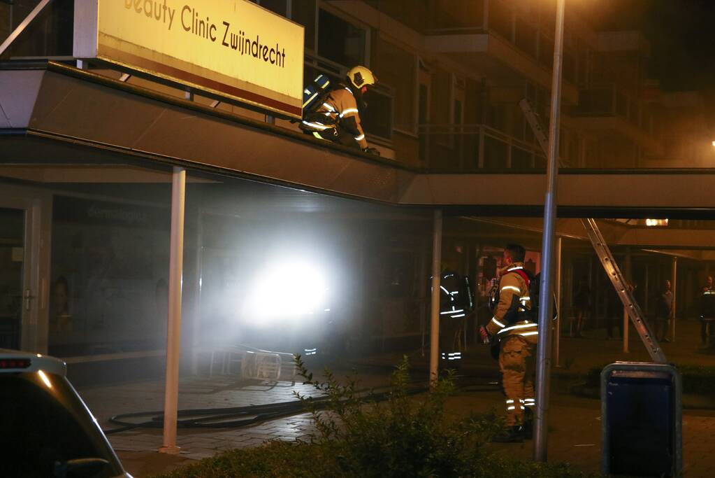 Veel rook bij brand in winkel