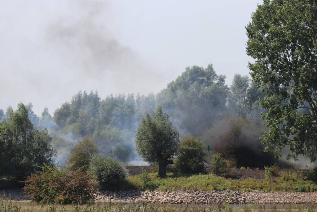 Grote natuurbrand gaat gepaard met veel rook