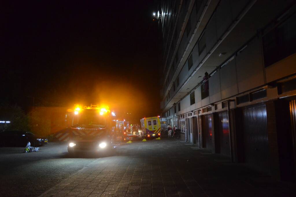 Uitslaande brand verwoest flatwoning