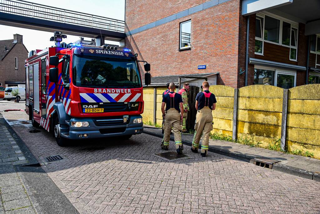 Rommel in achtertuin vliegt in brand