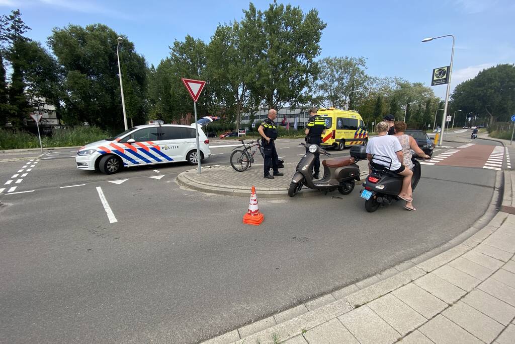 Oudere man gewond na val met scooter