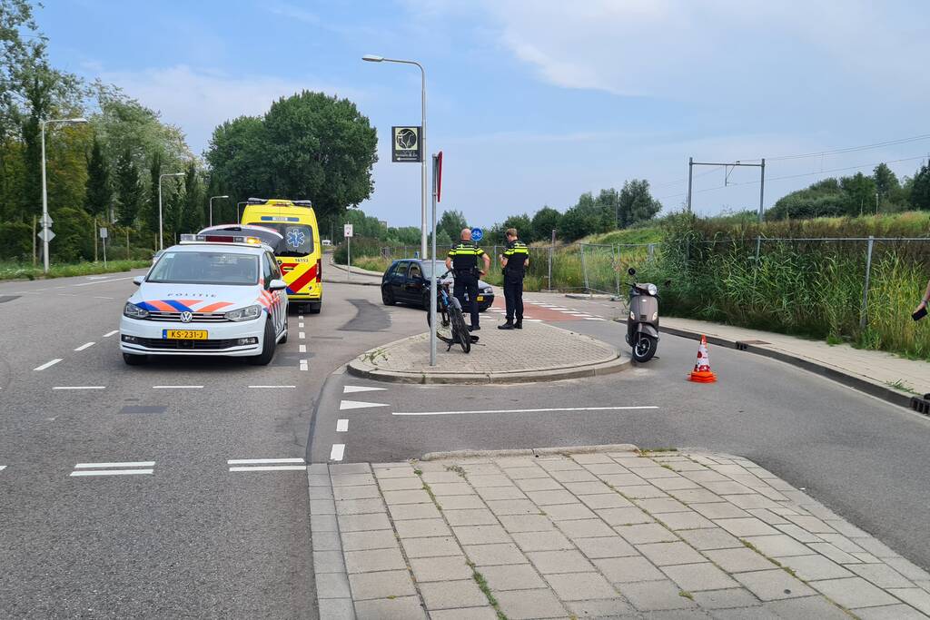 Oudere man gewond na val met scooter