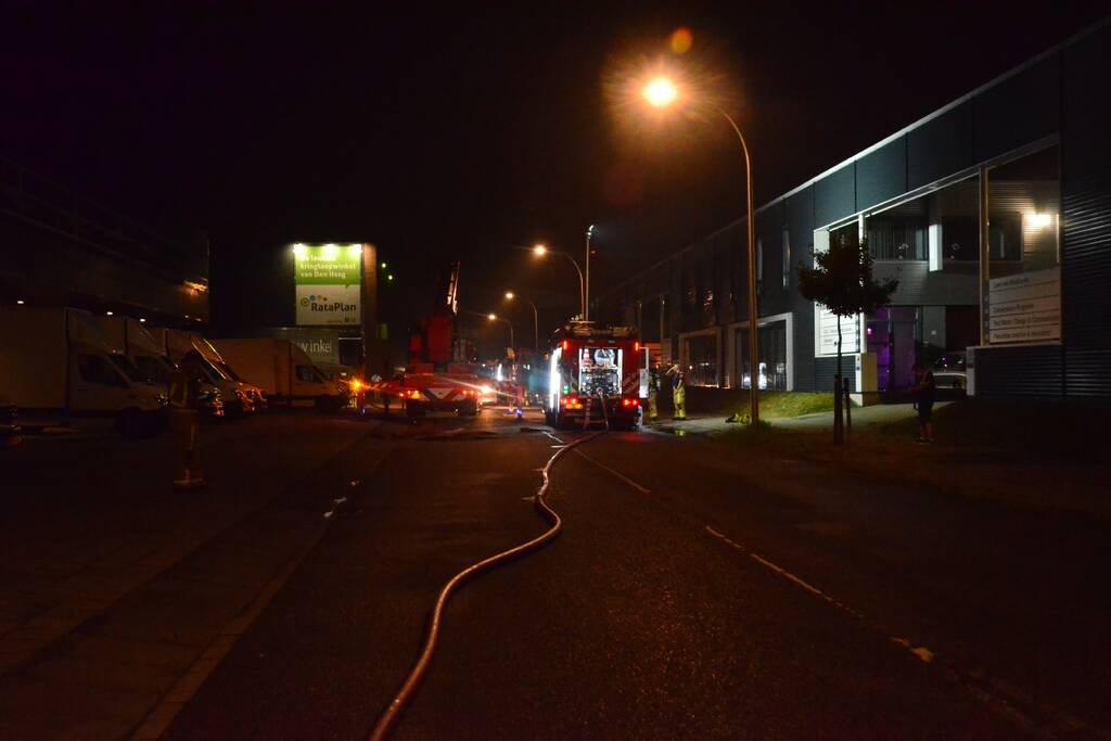 Grote brand in bedrijfspand