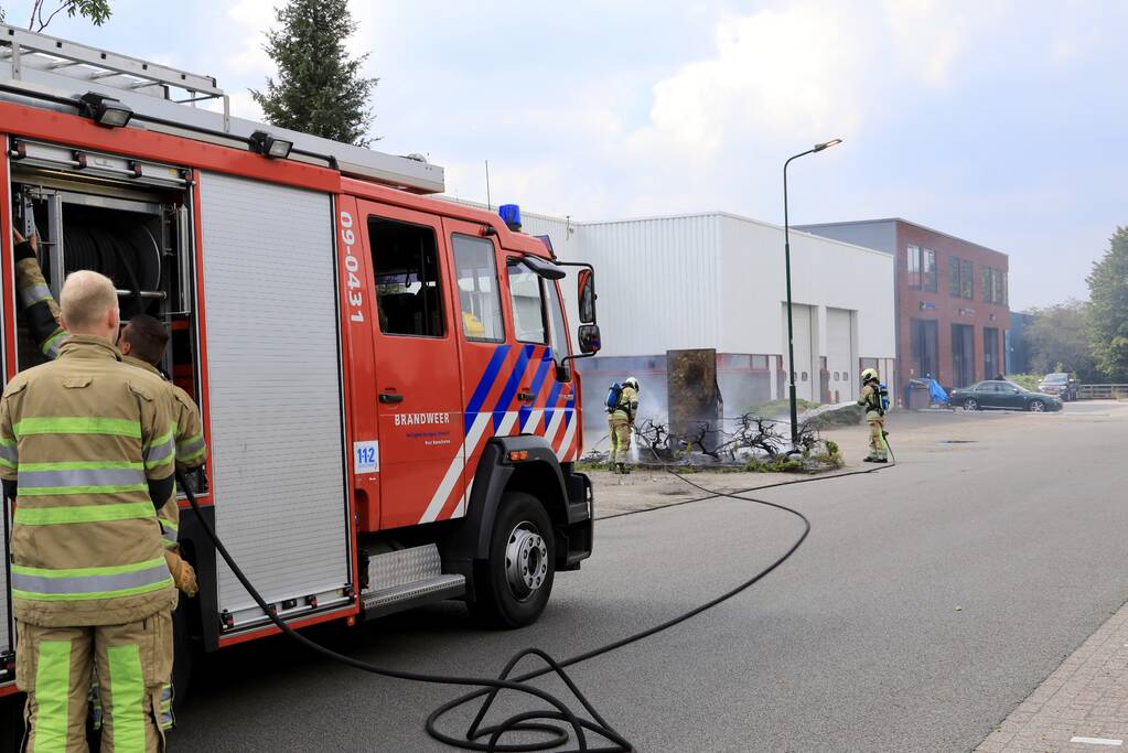 Onkruidbrander zet perk in de brand